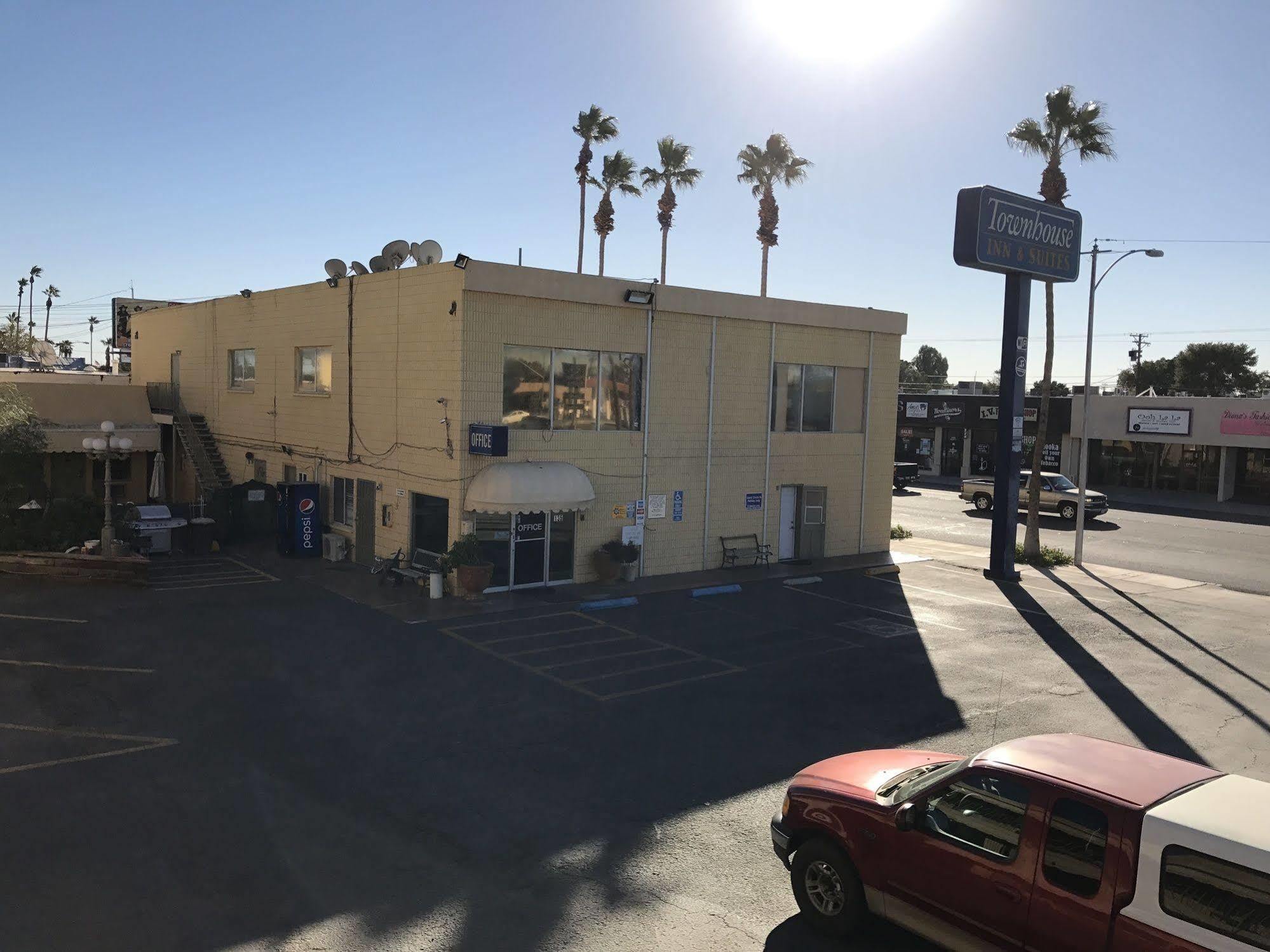 Townhouse Inn And Suites Brawley Екстер'єр фото