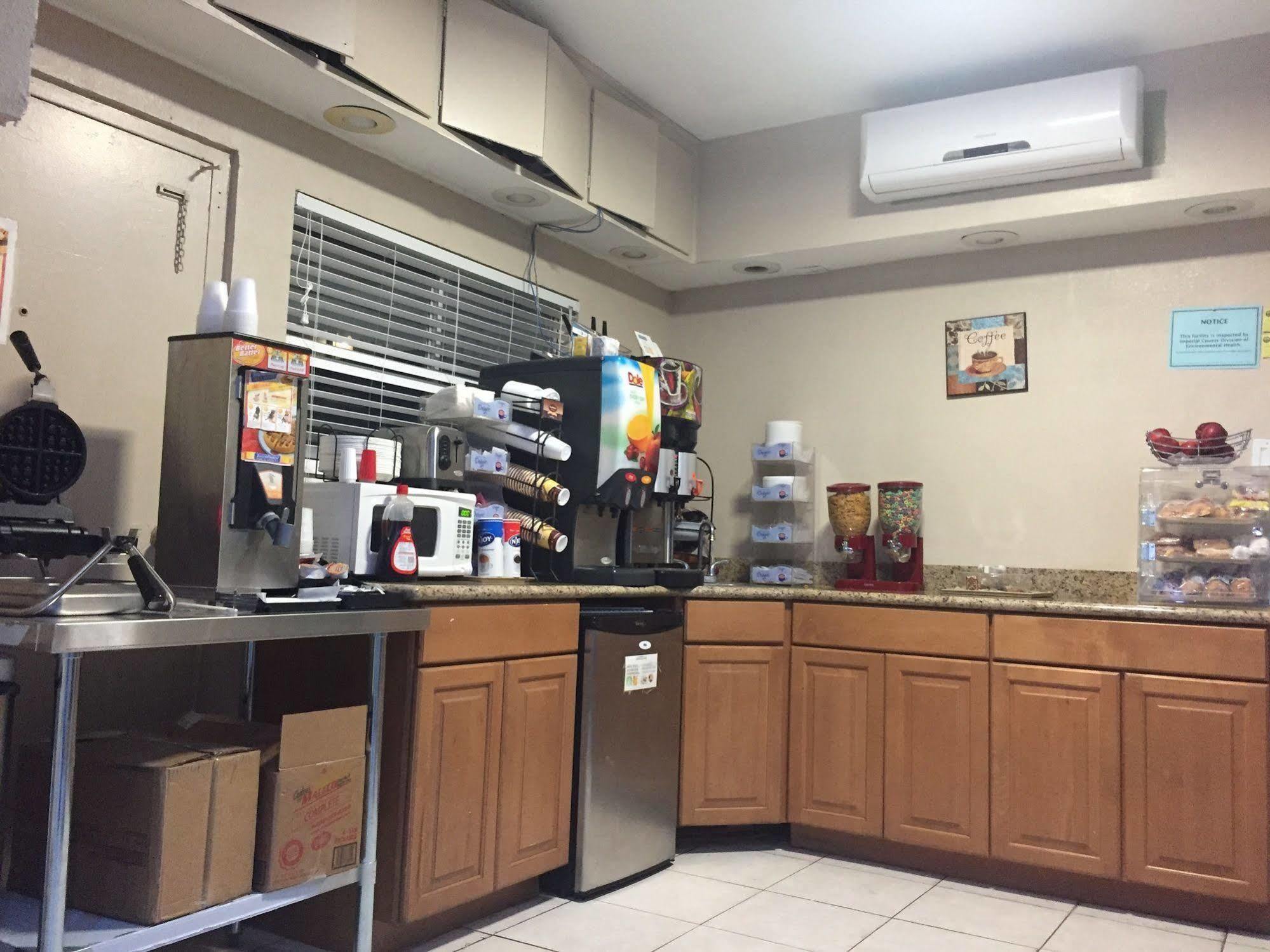 Townhouse Inn And Suites Brawley Екстер'єр фото