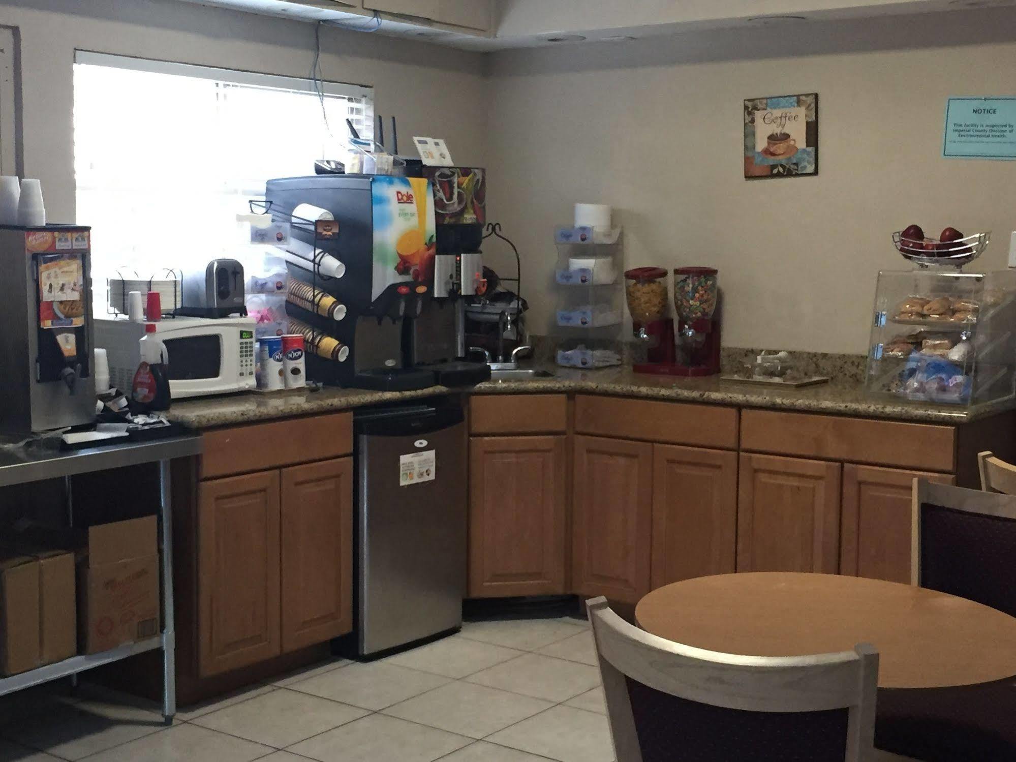 Townhouse Inn And Suites Brawley Екстер'єр фото
