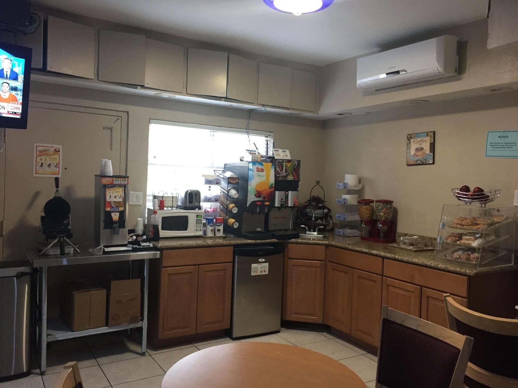 Townhouse Inn And Suites Brawley Екстер'єр фото