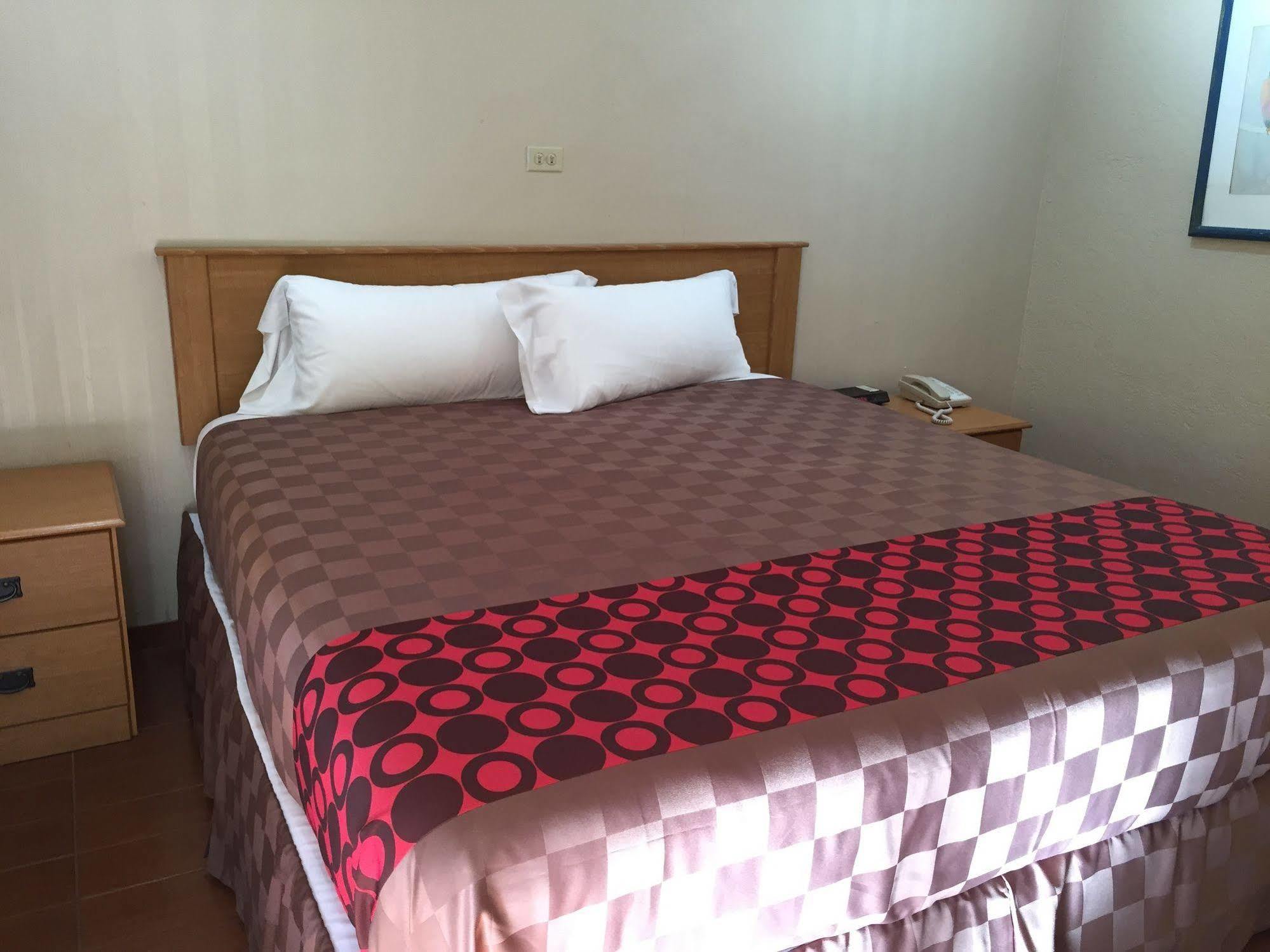 Townhouse Inn And Suites Brawley Екстер'єр фото